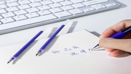 لماذا تعتبر إدراجات قلم الجل الخيار الذكي للكتابة اليومية ؟