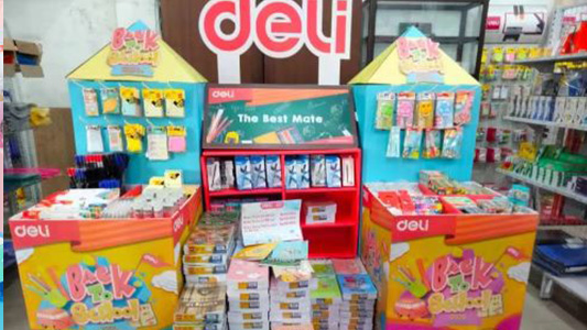 ديلي في إندونيسيا-فرق مذهلة والعملاء في سوق يوجياكارتا