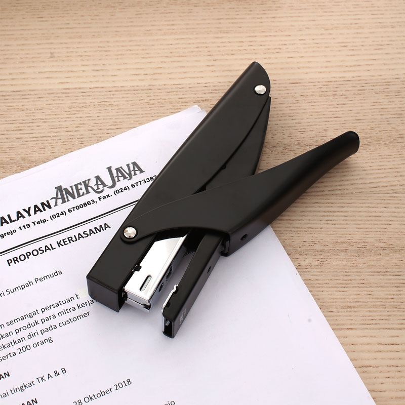 deli e0346plier stapler 2