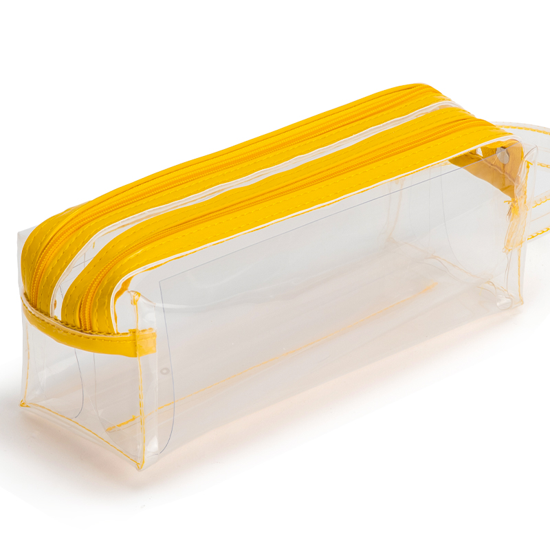 الحقيبة المدرسية قلم رصاص