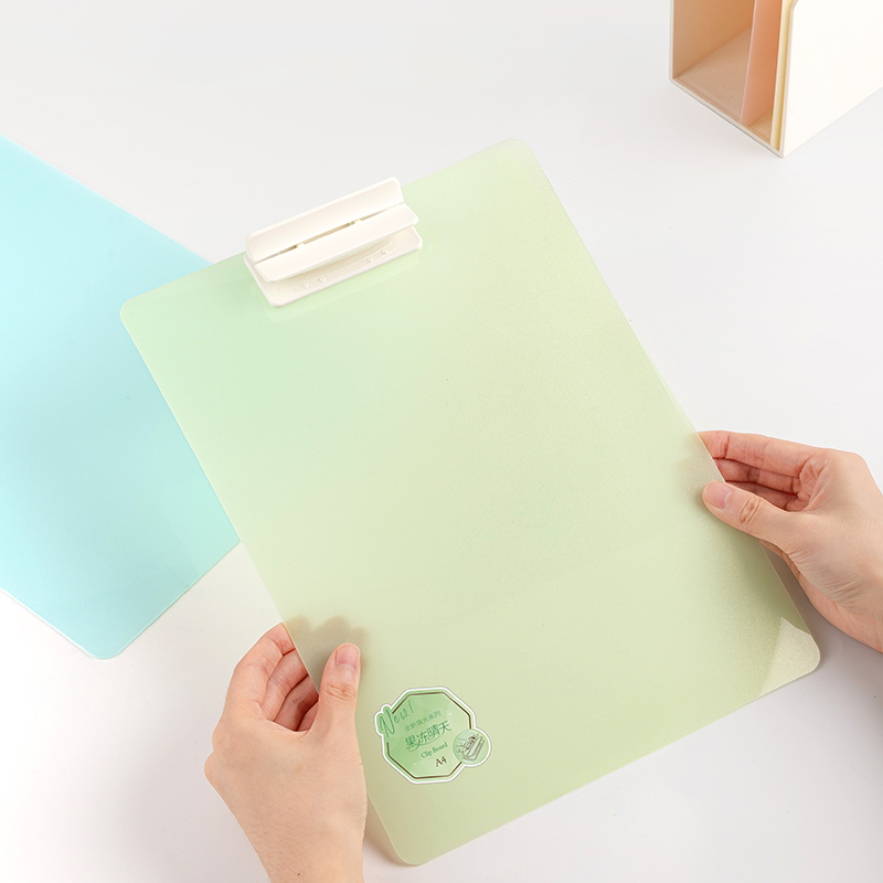 Deli-PE107 Clipboard