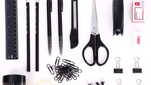 مفاهيم التصميم وأنواع اللوازم المكتبية لسطح المكتب