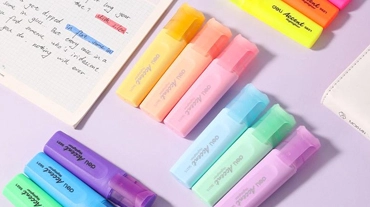 تسليط الضوء على الإبداع: جاذبية القلم الضوئي الفلوري وفائدته