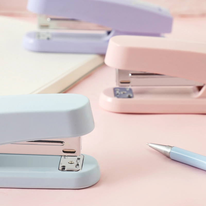 deli-e0402f-stapler1-4